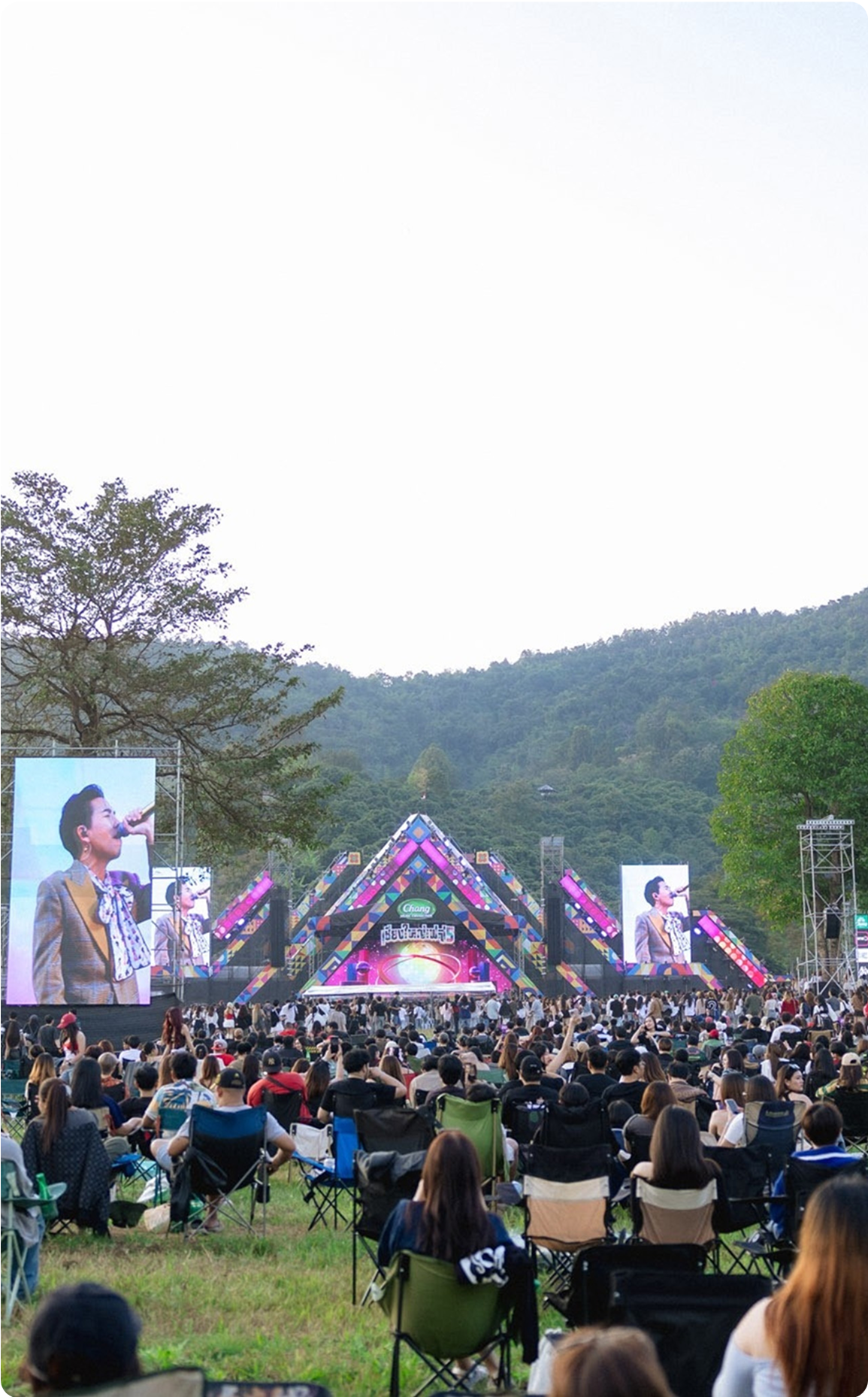 ภาพบรรยากาศผู้คนในงานเทศกาลดนตรี เชียงใหญ่เฟส ท่ามกลางขุนเขา